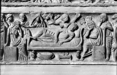 Reliëf dat de overledene omringd door ouders en vrienden toont, detail van de Sarcofaag van de Conclamatie